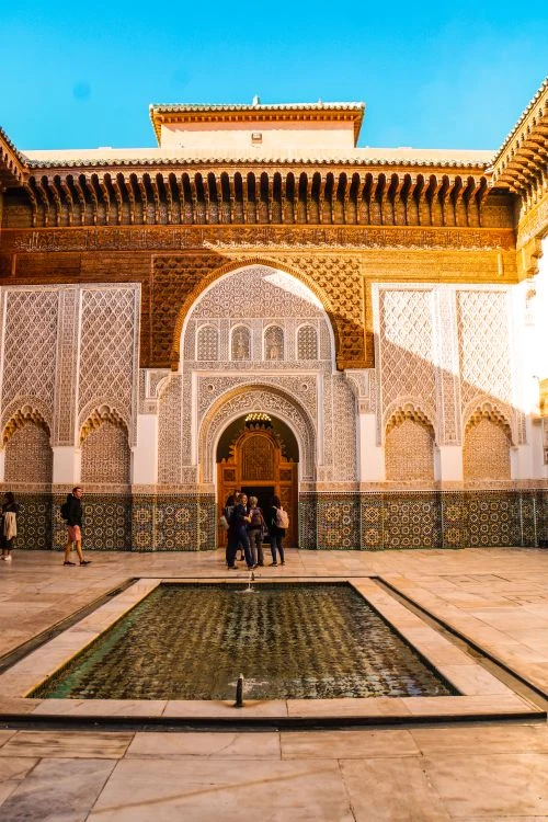 Cour de la médersa Ben Youssef à Marrakech — Domenico Bertazzo ; ce lieu n’est pas l’adresse de l’agence